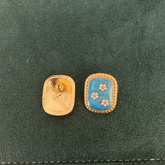 🌸Vintage style enamel pearl Floral Earrings - Picture 3 of 4